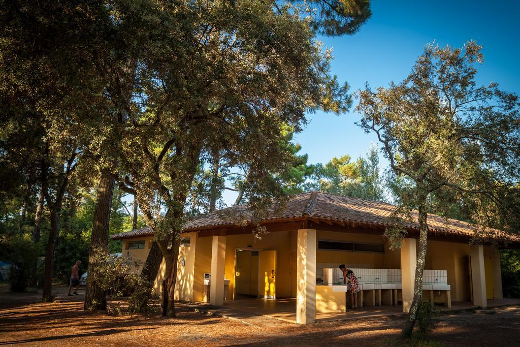 Camping La Sousta**** Remoulins Exterior foto