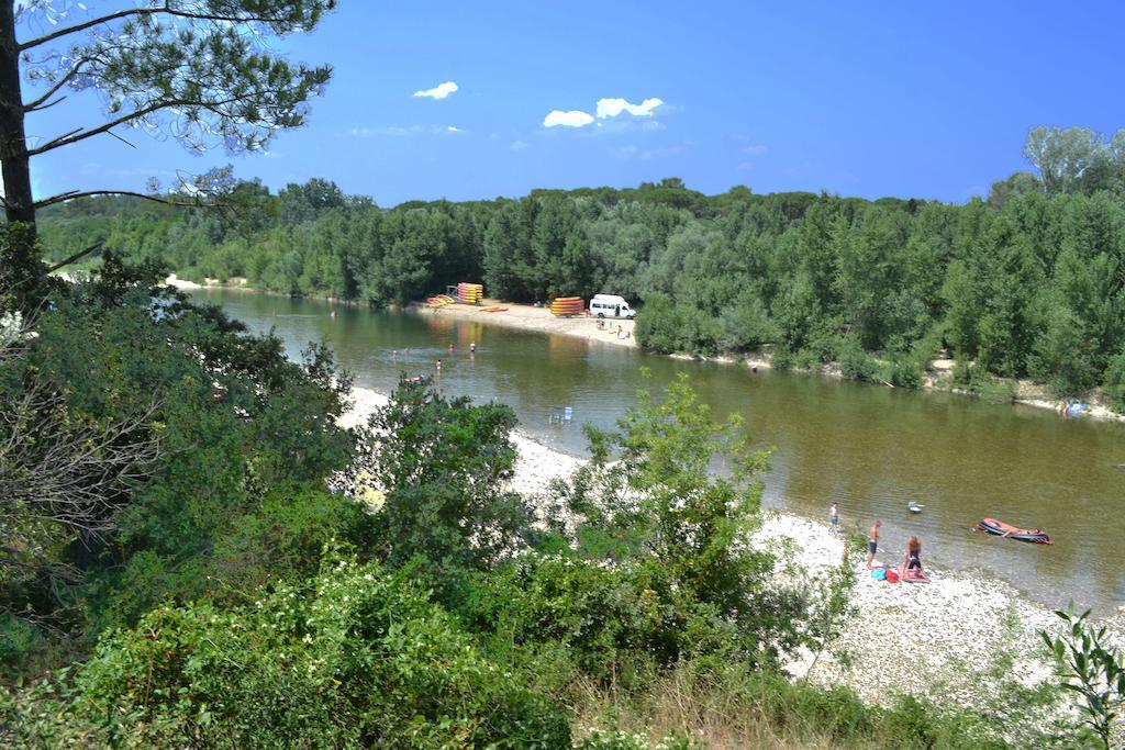 Camping La Sousta**** Remoulins Exterior foto